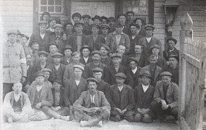 Vankeja Äänekosken työväentalolla 1918