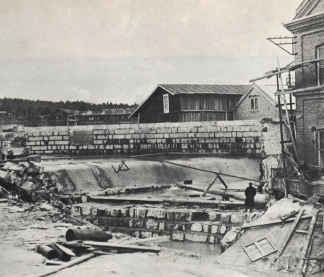 Turbiinihallin seinä murtui toukokuussa 1907