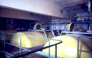 Kloorin varastosäiliöitä