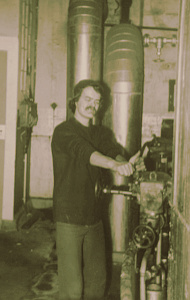 Näytteenottoa painesyöttöastiasta