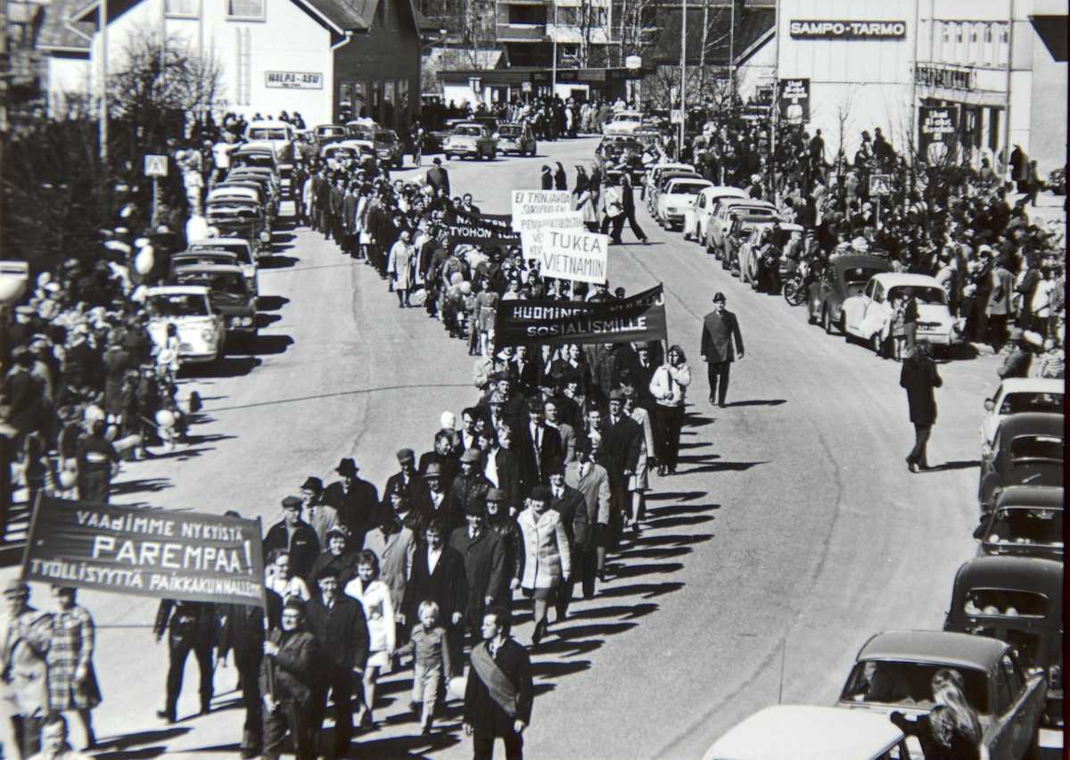 Vappujuhlaa Äänekoskella 1970-luvun tyyliin.
