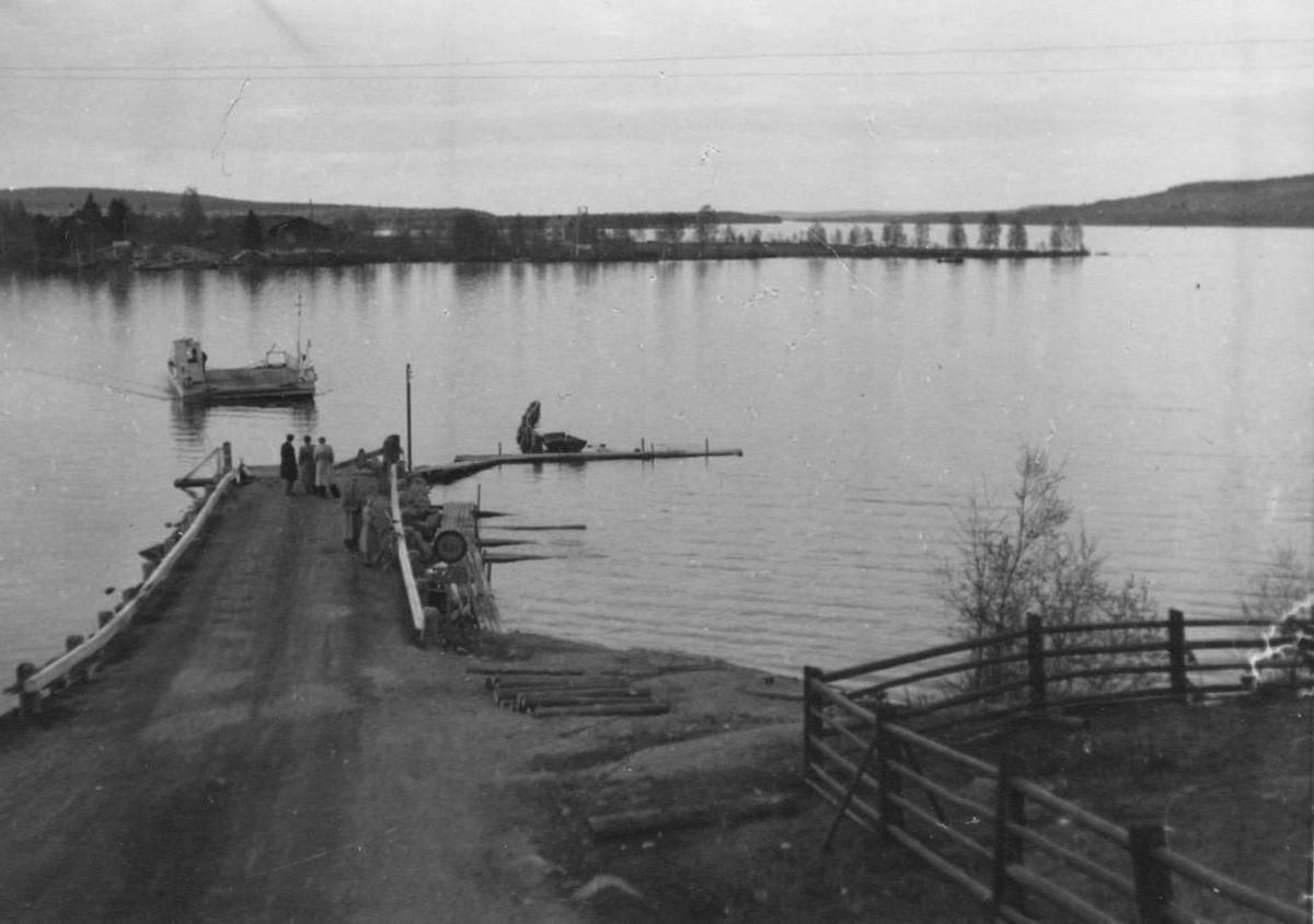 Mämmen lossi. Kaikki 4-tien liikenne kulki tästä kautta ennen Mämmensalmensillan rakentamista vuonna 1953.