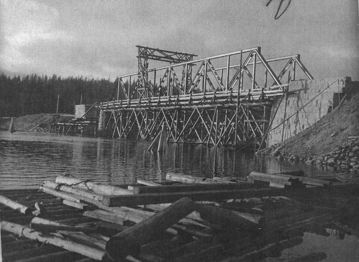 Pankkisilta rakenteilla vuonna 1930.