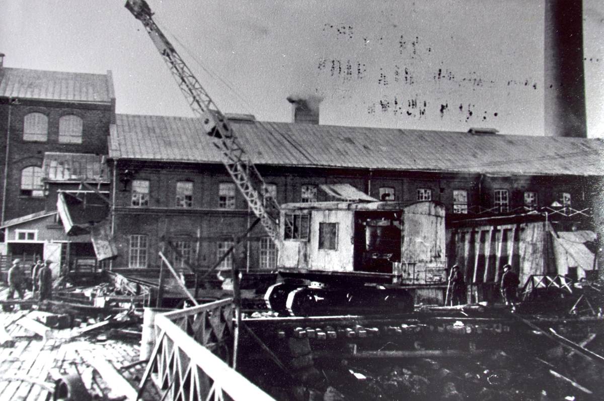 Vesivoimalaitoksen rakennustyömaata 1930-luvun taitteessa.