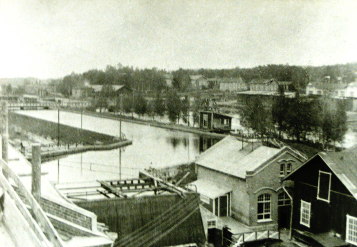 Vesivoimalaitos 1920-luvulta.