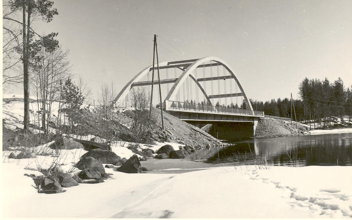 Pörrinsalmen vanha silta 1950-luvulla.