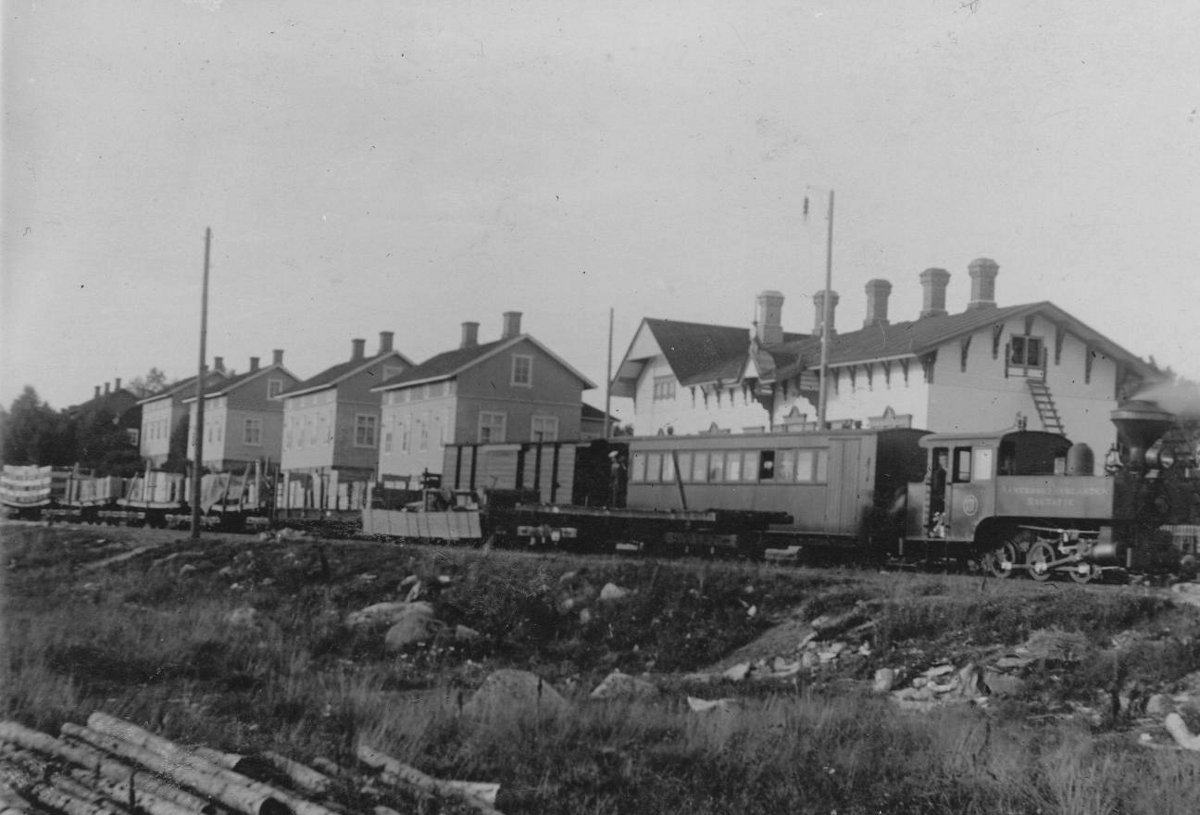 Äänekosken vanha rautatieasemaa Hiskinmäellä vuonna 1905.