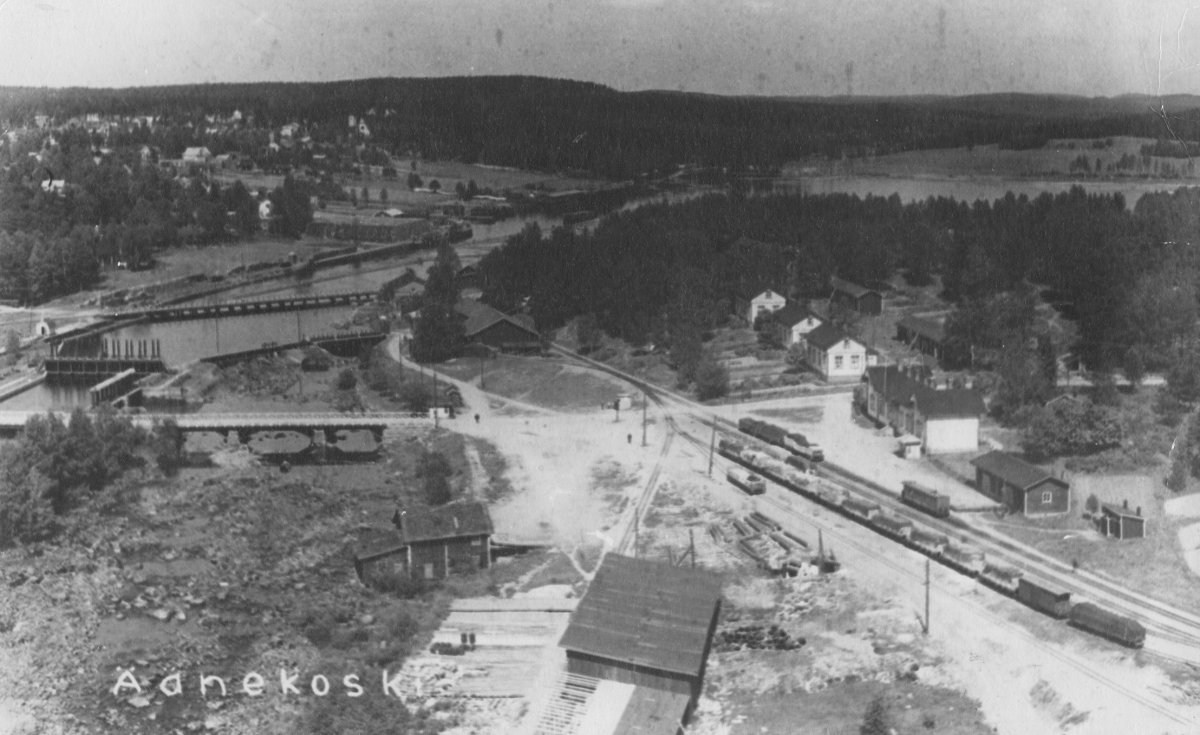 Äänekosken koskiuomaa ja rautatieaseman seutua todennäköisesti sulfiitin happotornista 1930-luvun lopulla.