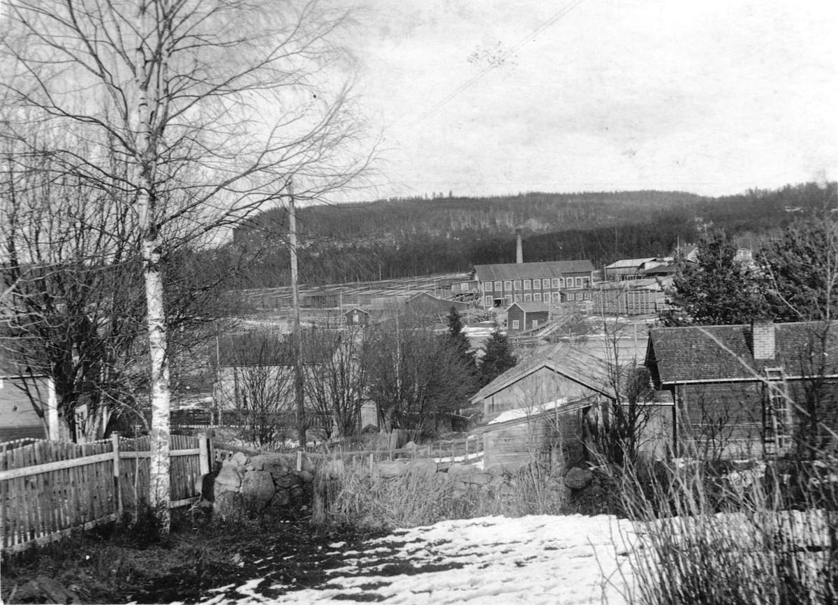 Äänejärven saha. Etualalla laivarantaa kaupungintalon ja kirjaston kohdalta.