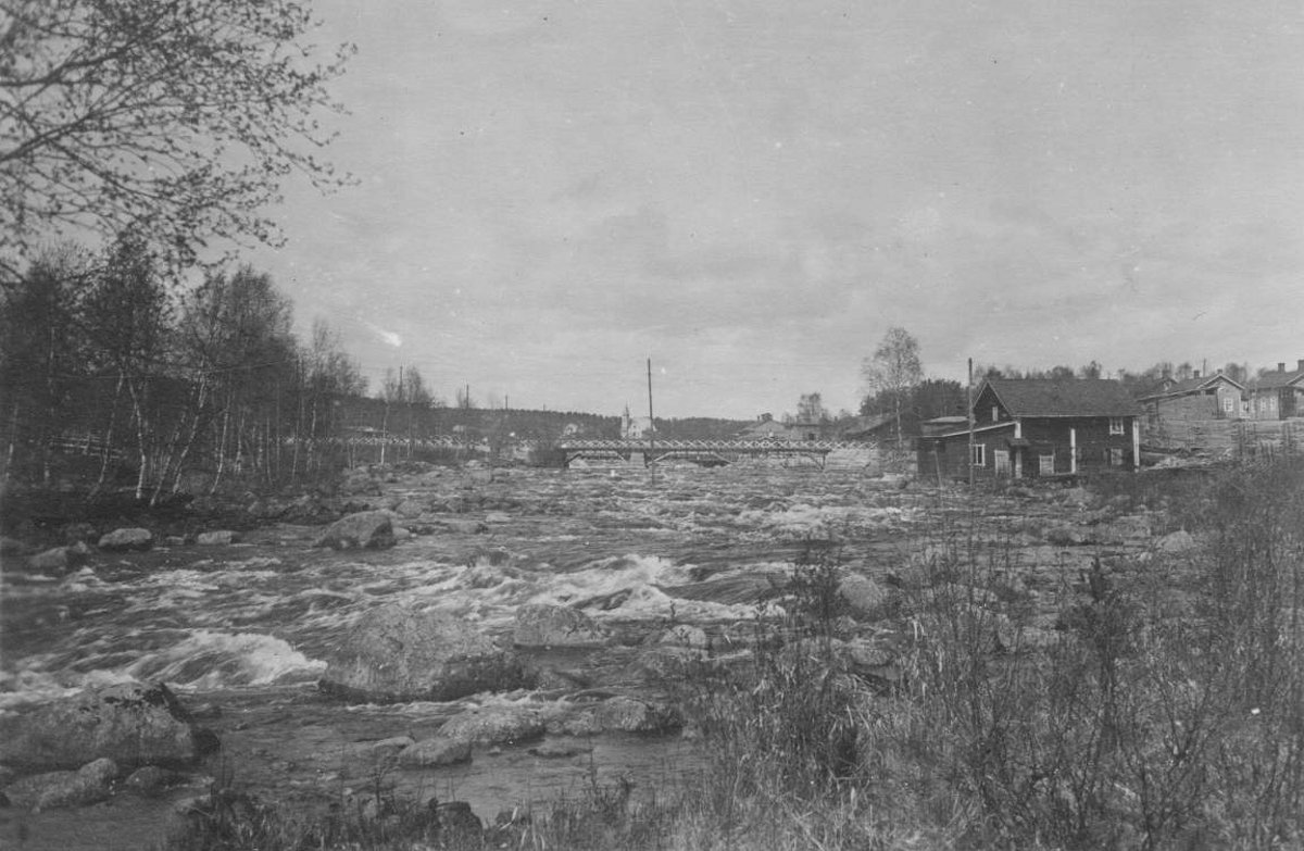 Äänekoskea ja sen siltoja joskus 1900-luvun alkupuolella.