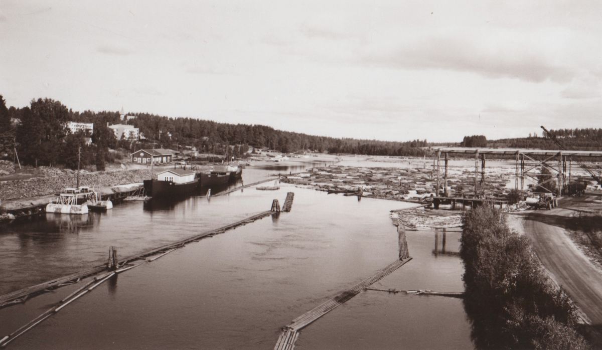 Näkymä Hiskinmäen sillalta pohjoisen suuntaan 1960-luvun tietämillä.