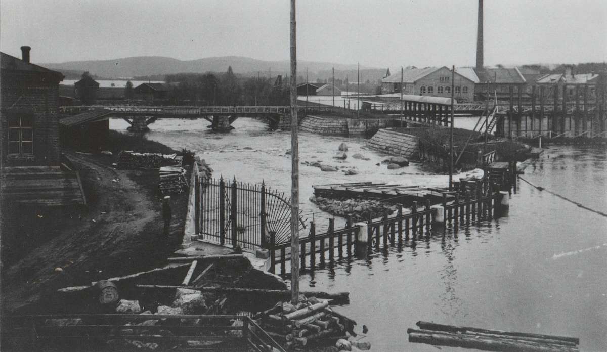 Näkymä Hiskinmäen sillalta etelän suuntaan 1920-luvun lopulla.