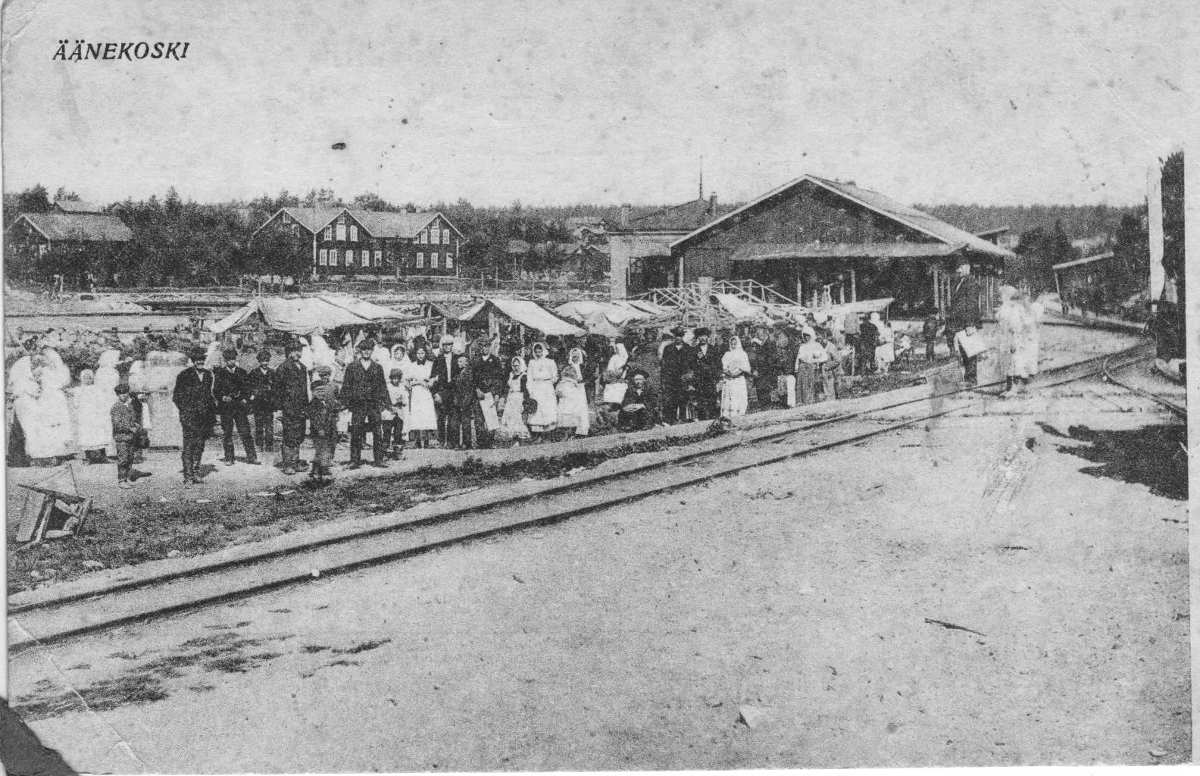 Äänekosken vanhaa toria rautatieaseman tietämillä 1900-luvun alkupuolella.