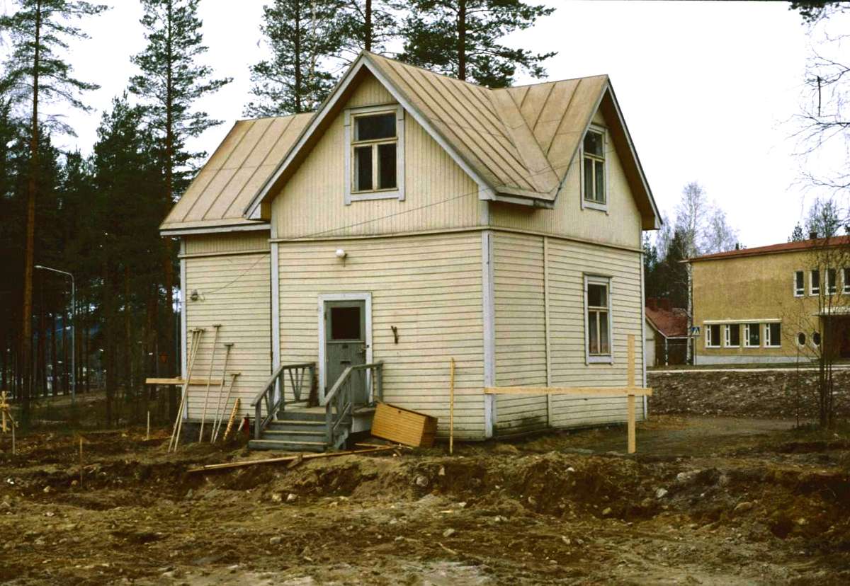 Tyyne Savosen talo nykyisen Kotakennääntien varrelta Nuokkaria vastapäätä.