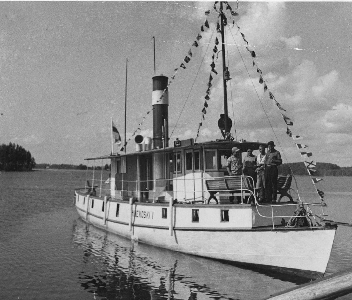 Varppaaja ja myöhemmin hinaaja Äänekoski I, Tiira sekä matkustajalaiva Keitele. Se rakennettiin Wahlin konepajalla Varkaudessa 1878. Aluksen mitat olivat 20,7 x 3,7 x 1,2 m. Laivan tilaaja oli maanviljelijä Kalle Piilonen Äänekoskelta. Kuvassa Äänekoski I Keiteleellä vuonna 1946.