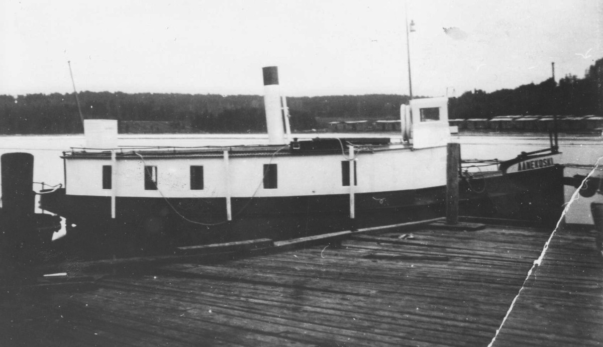 Äänekoski-höyrylaiva satamassa.