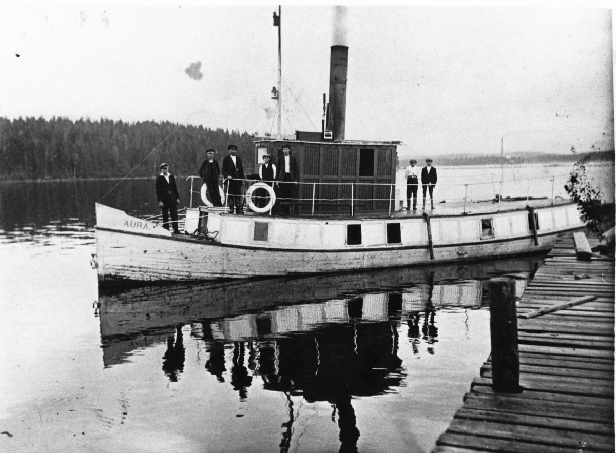 Hinaaja Aura Kalliolahden sahan rannassa 1930.