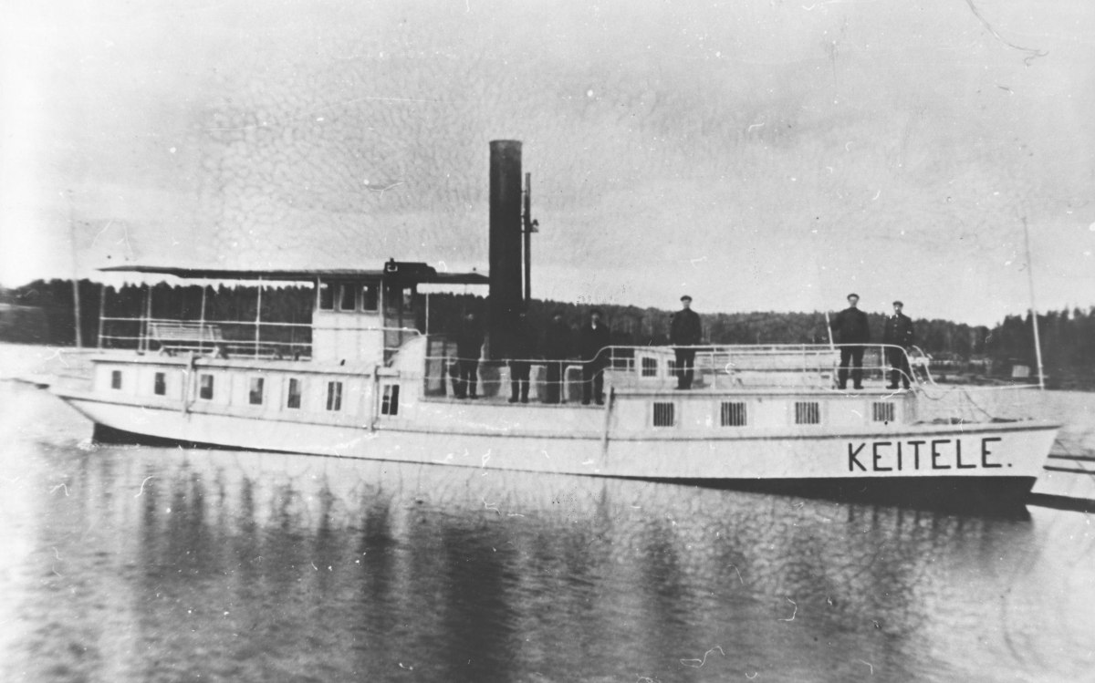 Keitele höyrylaiva vuonna 1910. Henkilöt vasemmalta Otto Jokinen, Kalle Kajander ja Emil Kautto.