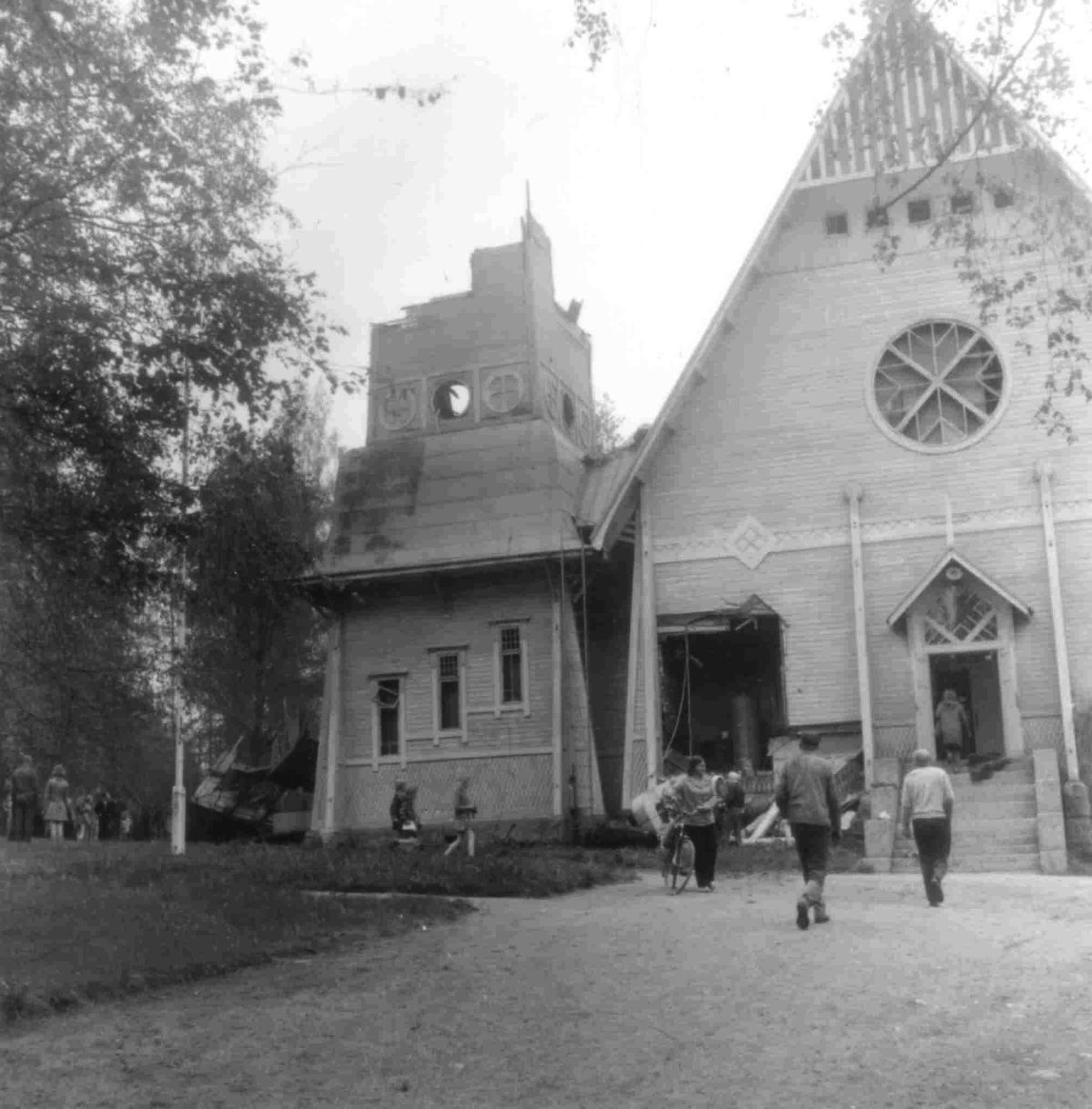 Tulipalossa 1978 tuhoutunut Äänekosken puukirkko.