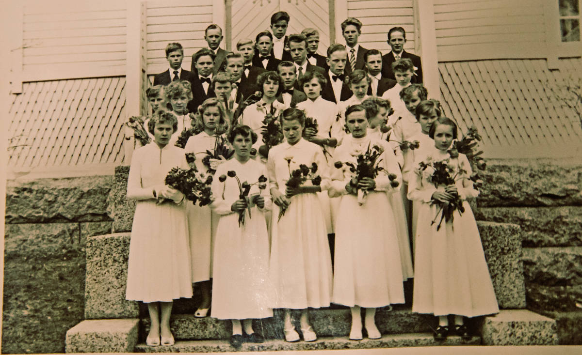 Äänekoskelaisia rippikoululaisia vuodelta 1956.