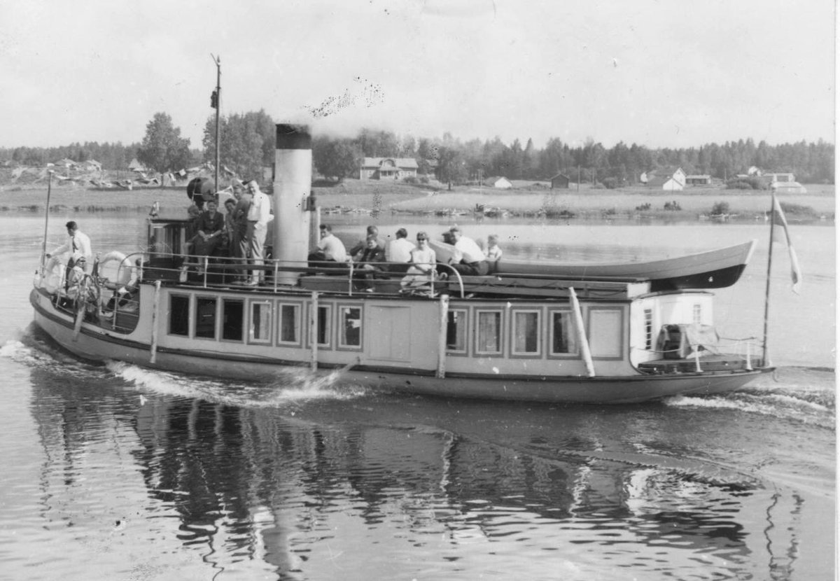 Toimi-laiva Keiteleellä.