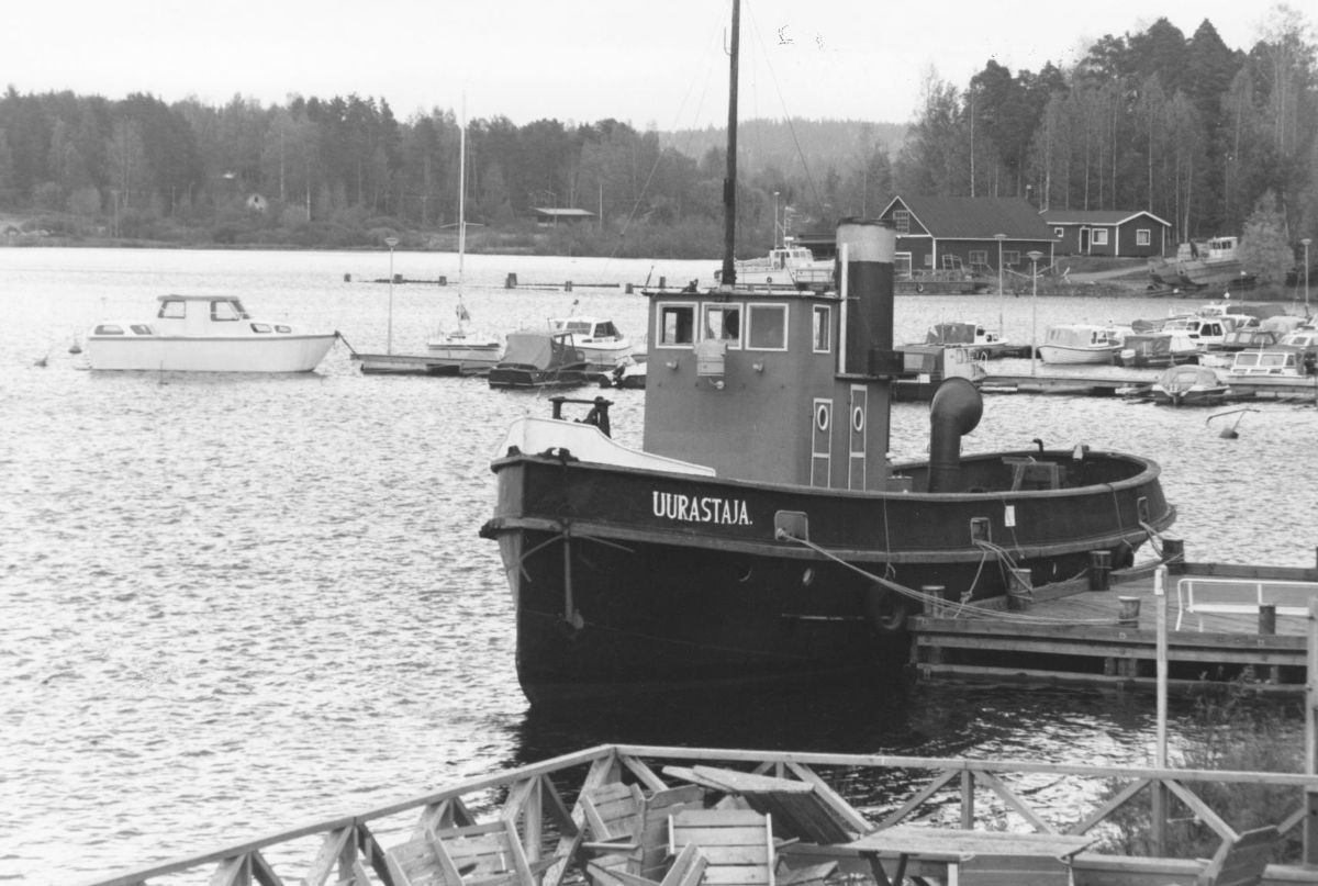Hinaaja Uurastaja Suolahden satamassa 20.9.1989.