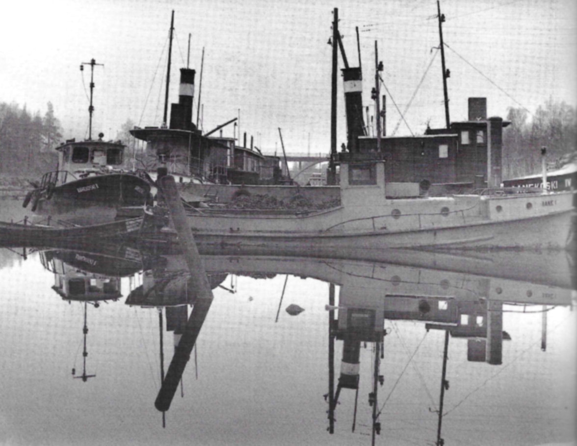 Raakapuun hankinta ja kaukokuljetus tehtiin vielä 1970-luvulla osittain uittamalla vesistöjä pitkin. Tästä syystä Äänejärvellä tarvittiin vielä silloin hinauskalustoa.