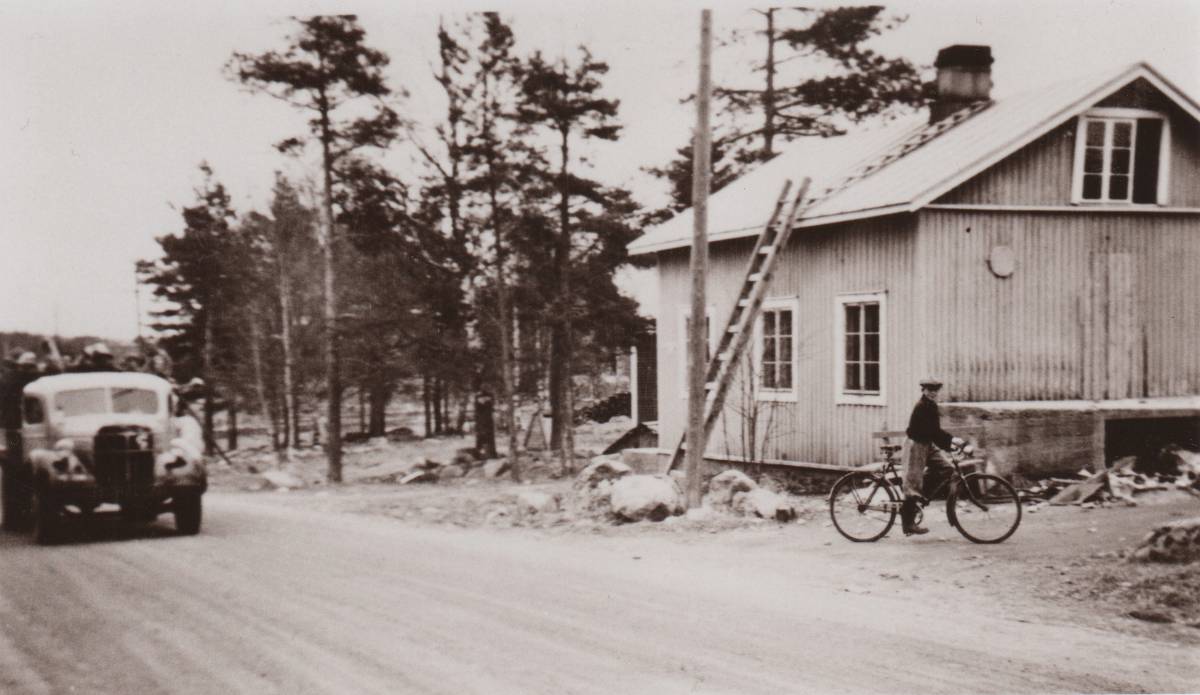 Valion maitoasema Hotelli Hirven lähellä Pukkimäellä. Toiminta siirtyi Rotkolaan vuonna 1953 ja sen jälkeen rakennus toimi mm partiolaisten kämppänä.