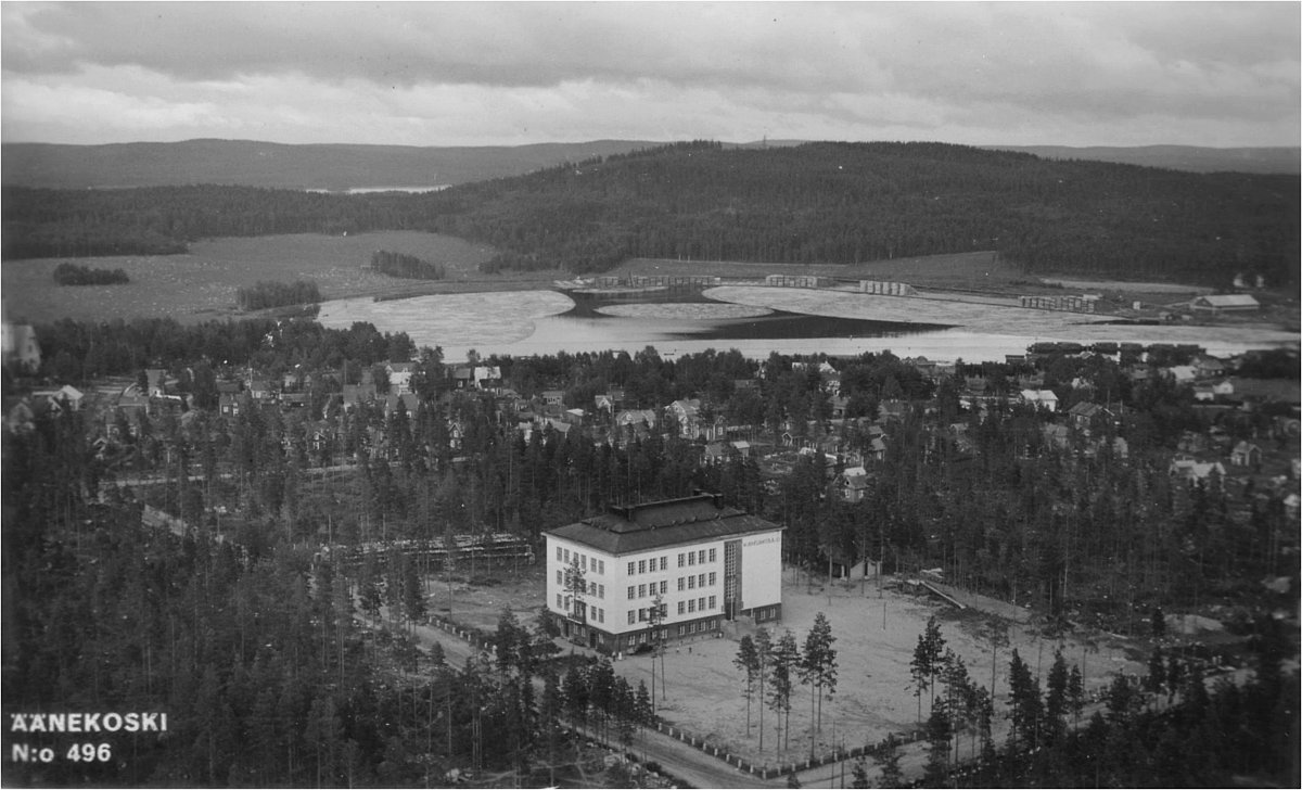 Kansakoulu ja koulunmäkeä vuonna 1934.