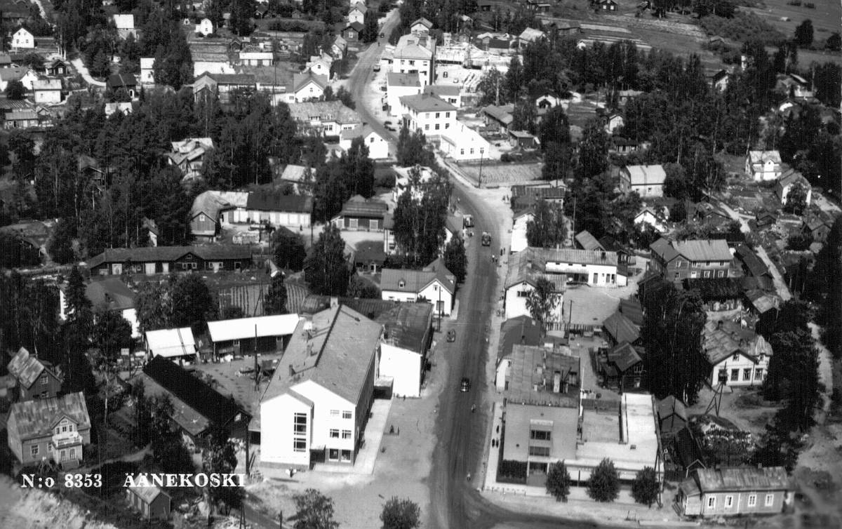 Äänekosken Keskuskatua Viiskulmasta pohjoiseen vuodelta 1952.