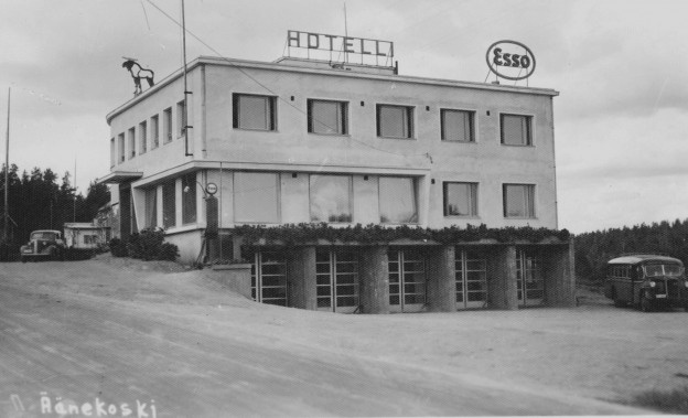 1937 valmistunut hotelli Hirvi.