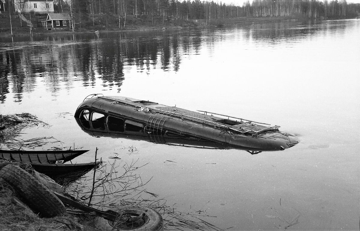 Hirven linja-auton onnettomuus Kotakennäänsalmella 12.5.1956.