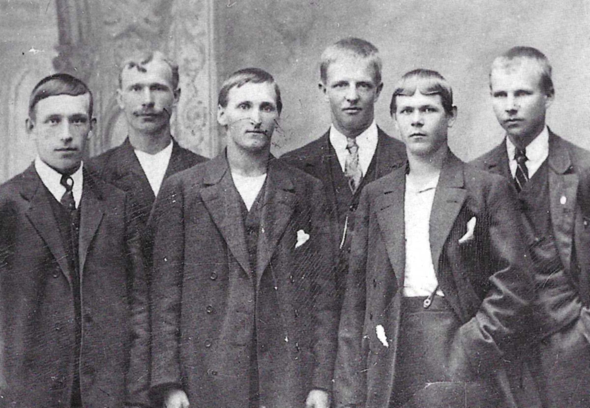 Suolahden Urhoa vastaan juostiin 6 * 1000 metrin viestissä 1920-luvulla. Kuvassa Huiman viestijoukkue vasemmalta: Viljo Häkkinen, Edvin Koskinen, Nikolai Tarvainen, Yrjö Kihlberg, Elis Salmelin ja Onni Parkkonen.