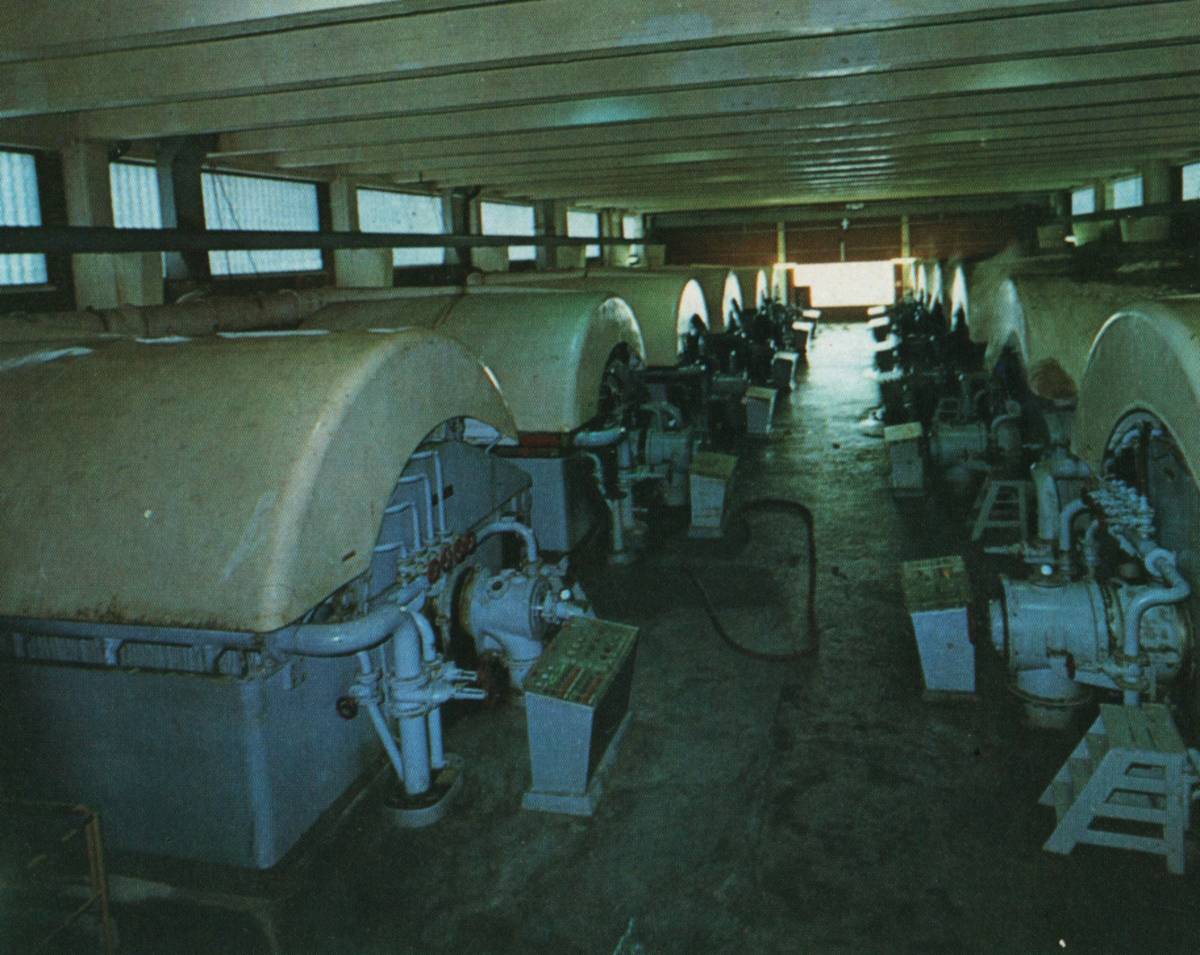 Sulfaattisellutehtaan valkaisimon pesuritasoa.