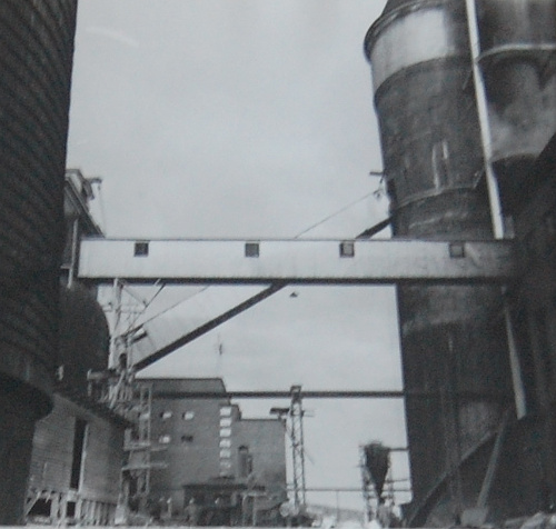 Sulfiittitehtaan happotorni vuonna 1959.