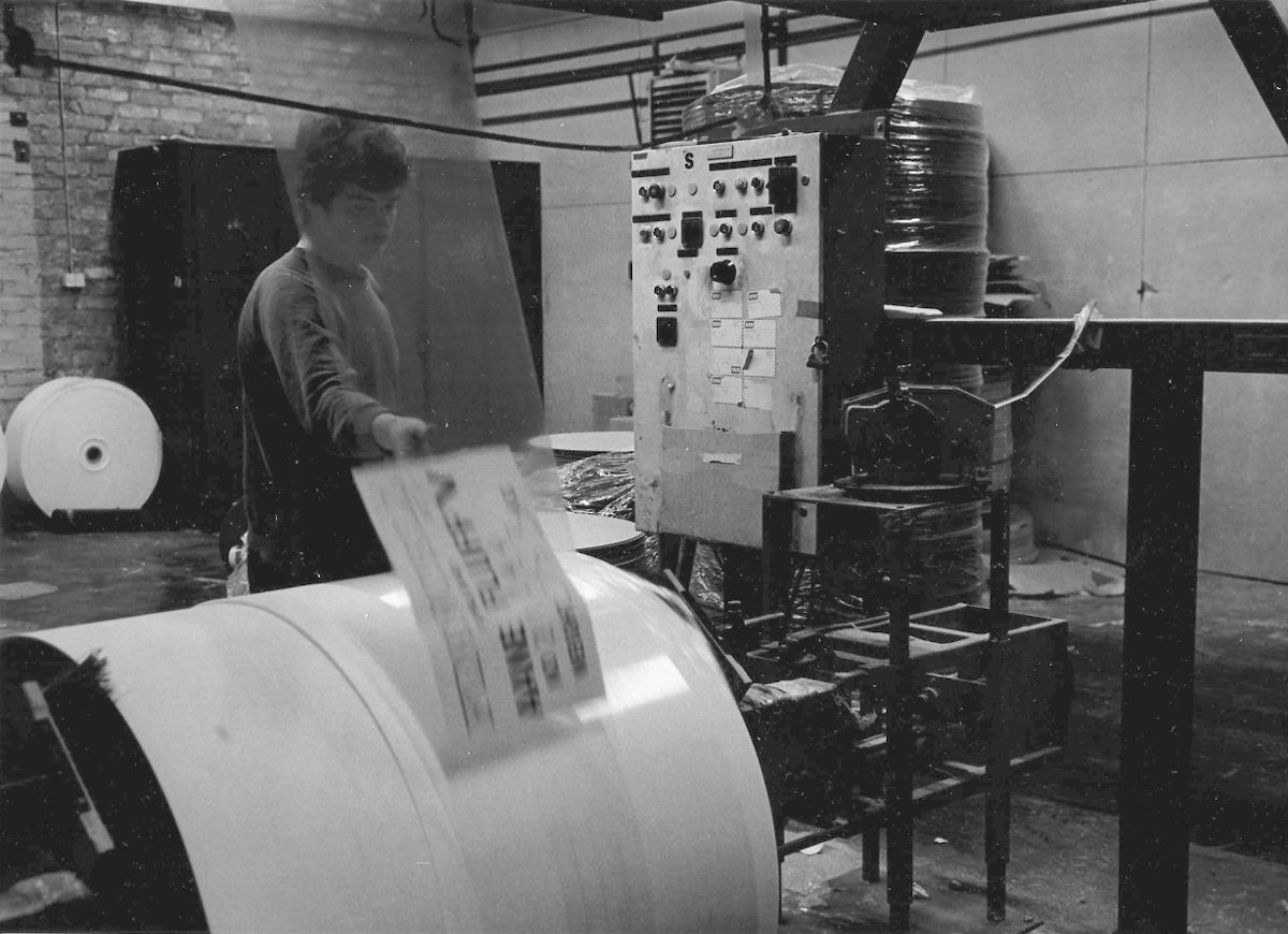 Sulfiitin konesalin kuivaapäätä. Fluffin pakkausta.