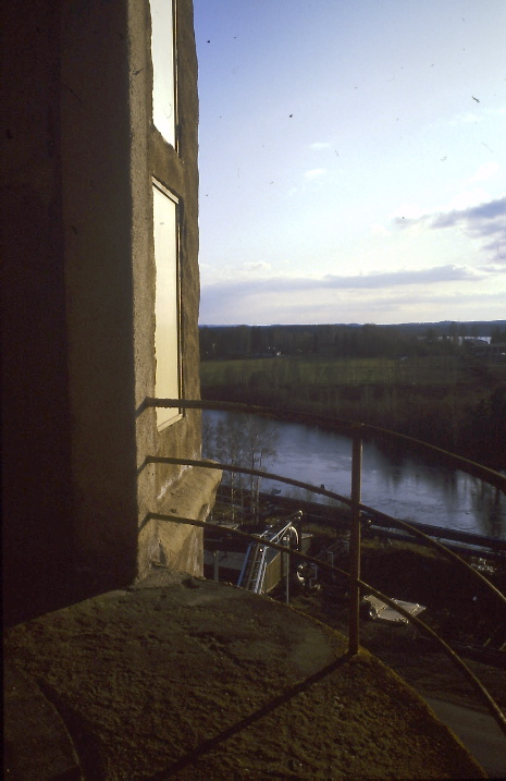 Sulfiitin happotornista näkymä Piilolannieman suuntaan 1980-luvun alkupuolella.