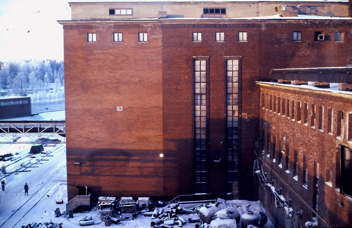 Sulfiitin keittämöä ja sihtiosastoa tehtaan alasajon jälkeen.