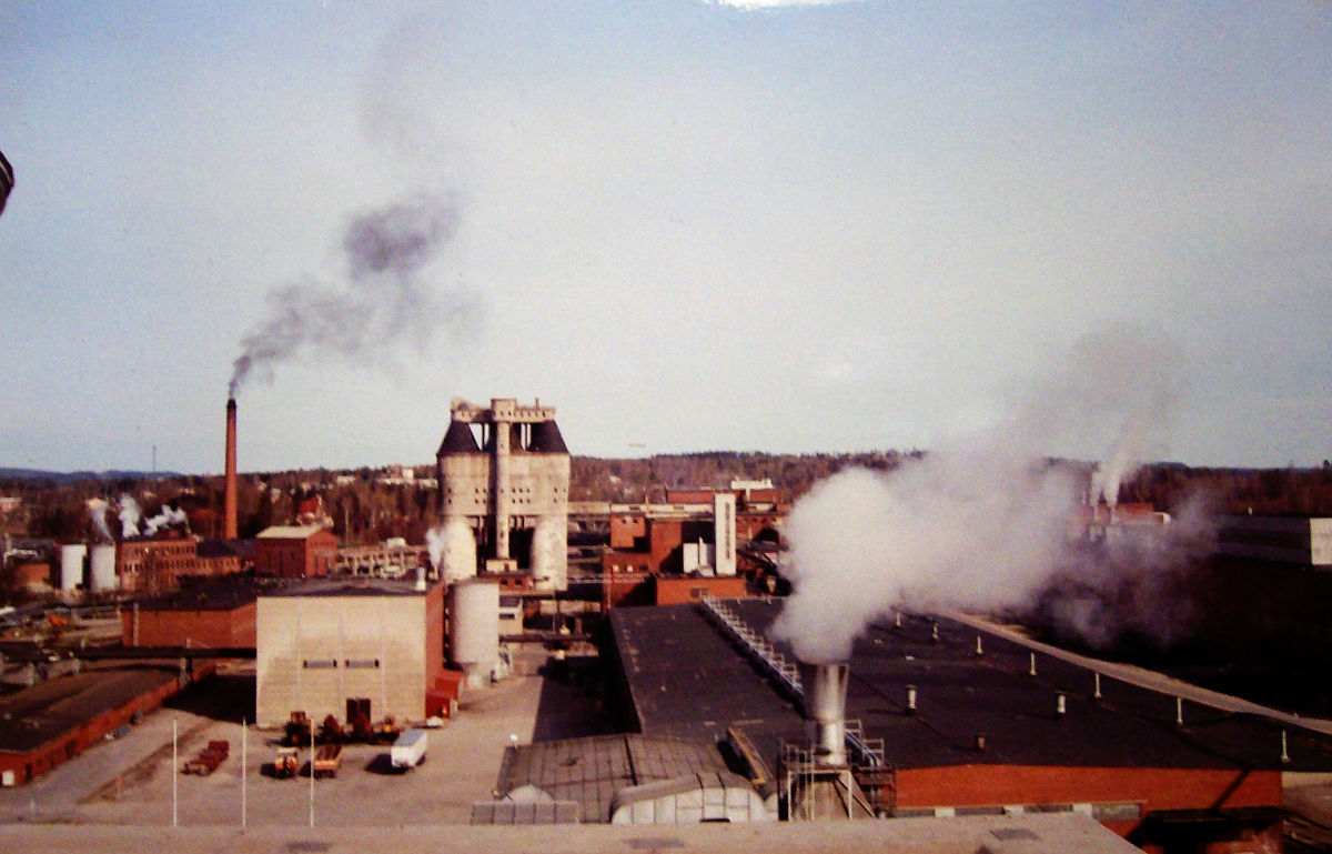 Näkymä sulfaatin valkaisun katolta vuonna 1984.