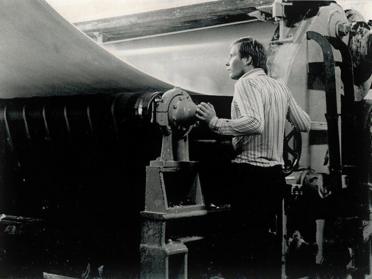 I-vuoron koneenhoitaja Jari Ihanainen työssään.