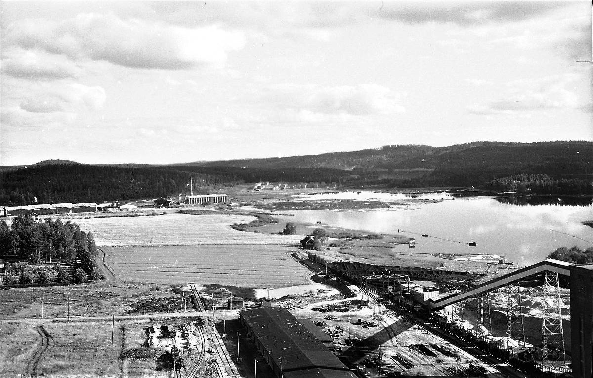 Sulfiittiselluloosatehtaan rakennustyömaata keväällä 1937.