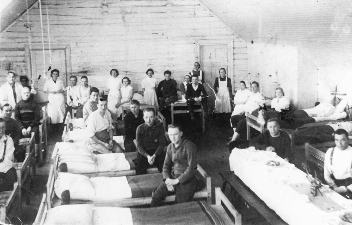 Kansanopisto sotasairaalana talvisodassa 1940.