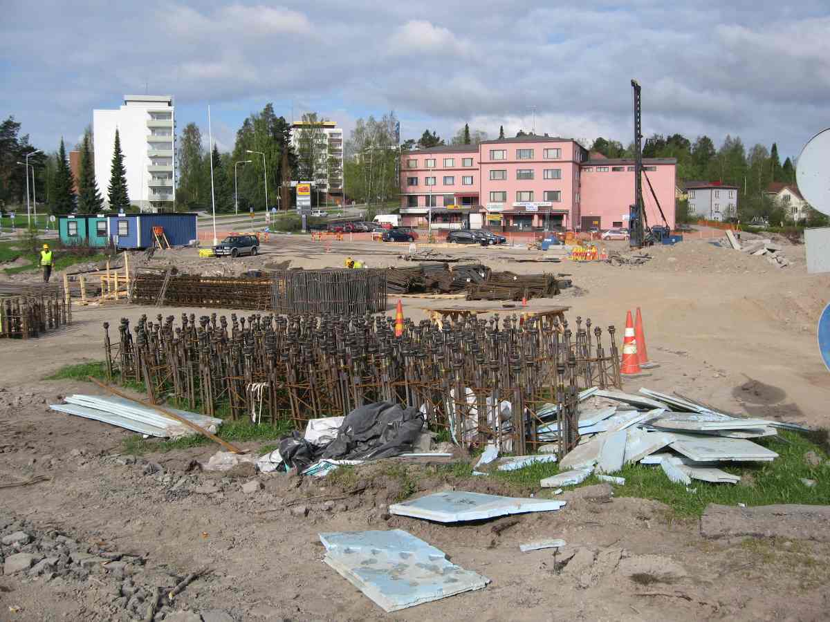 Vanhan S-marketin laajennustyömaata 1980-luvun tietämillä.