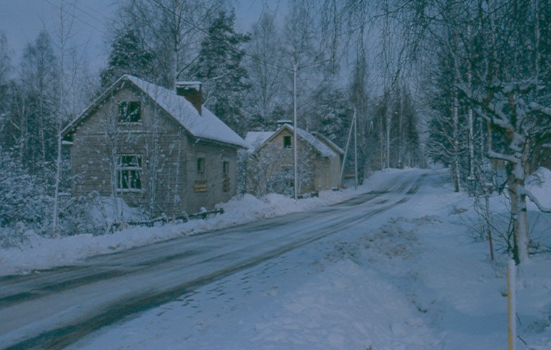 Näkymää Keskuskatua pitkin kansakoulun eteläpuolelta 1970-luvun vaiheilta.