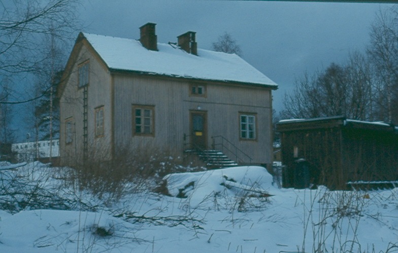 Äänekosken keskustan vanhaa rakennuskantaa. Lehdon talo laivarannasta. Tässä asui Salo Pertti ja Pekka.