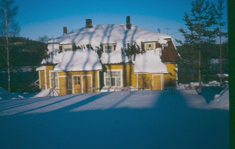 Äänekosken keskustan vanhaa rakennuskantaa. Pylkkösen talo nykyisen kaupungintalon läheltä. Rakennettu 1910-luvulla.