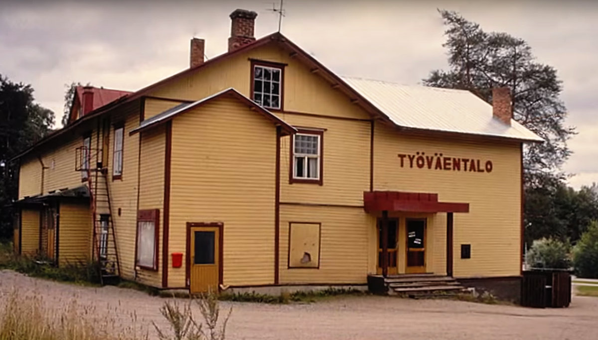 Äänekosken perinteinen työväentalo ennen purkamistaan vuonna 2001.