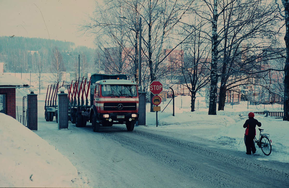 Vanha tehdasalueen länsiportti.