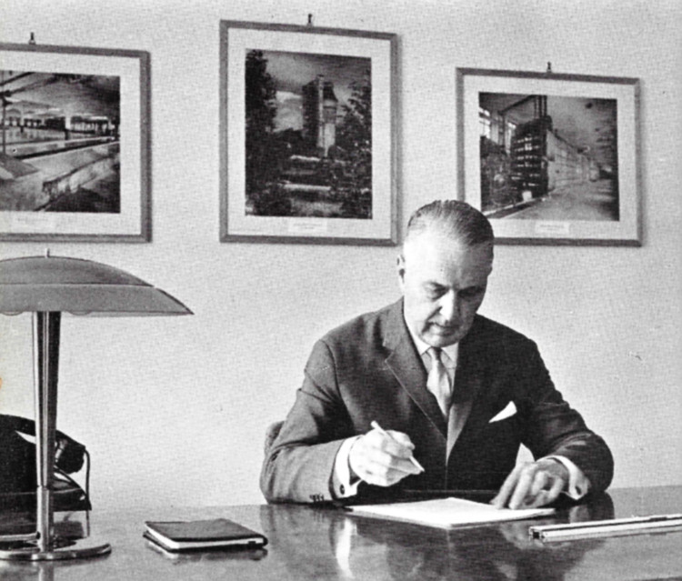 Wolter Westerholm toimi Äänekosken tehtaiden johdossa 1951-1974. Hän kuoli Helsingissä 101-vuotiaana vuonna 2009.