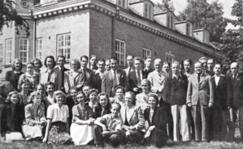 Yhtiön konttorihenkilökuntaa vuonna 1948.